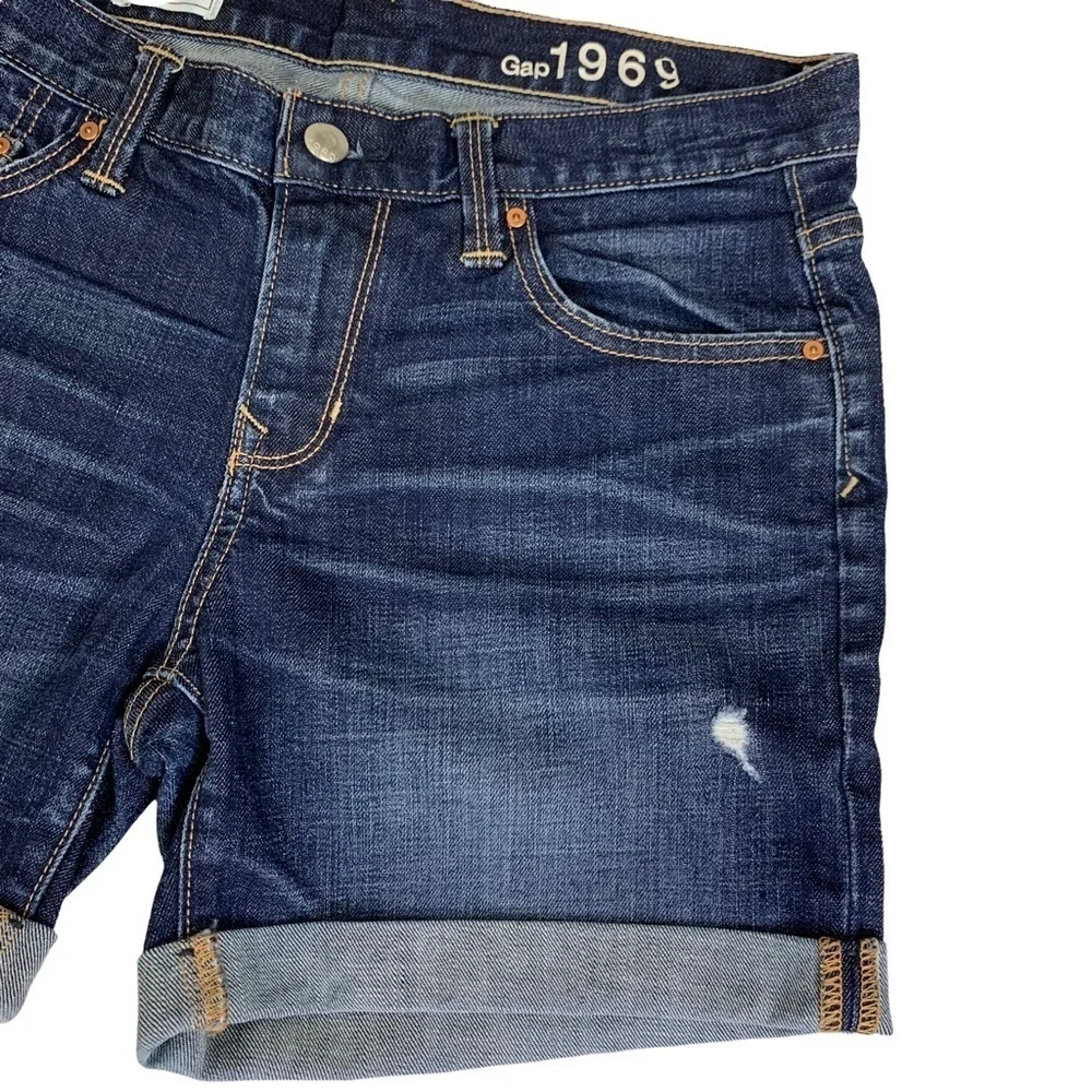 GAP 5” Mid Rise Sexy Boyfriend Denim Light Distressed Cuffed Shorts Size 26 NWOT